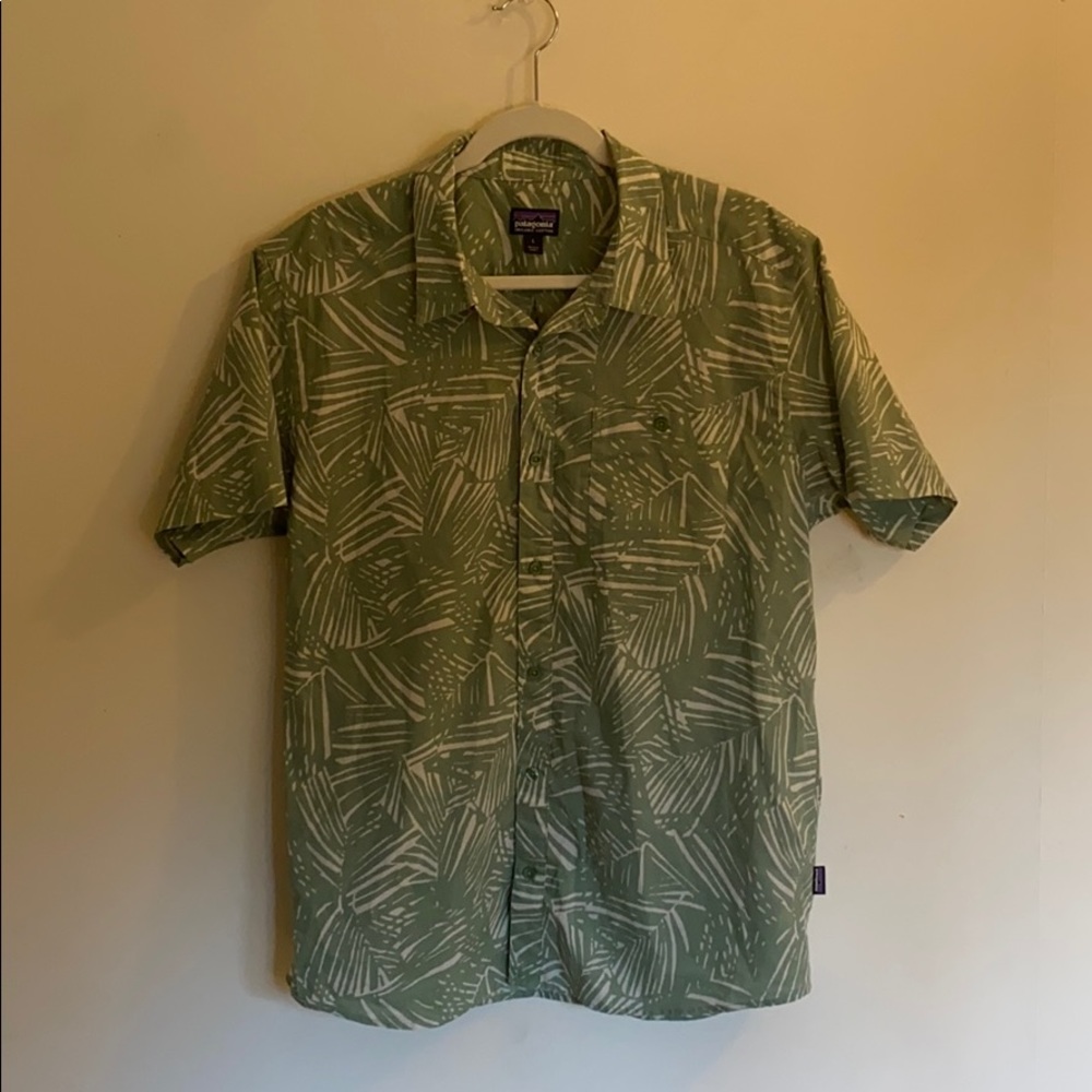 NWOT Green Palm Print Button Down Tee Shirt